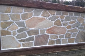 Gnejs metaliczny mozaikowy łupany nieregularny – poligonalny - panel ogrodzeniowy